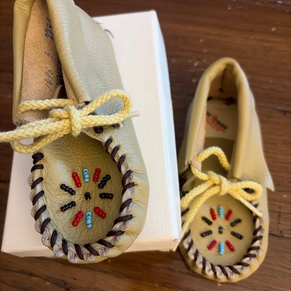 Vtg. New Minnetonka unisex moccasins